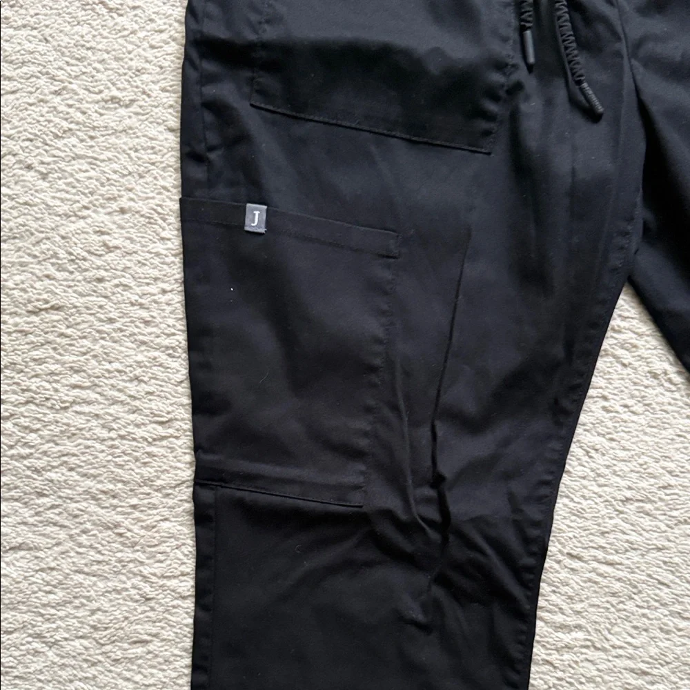 Jaanuu Black scrub set. 2 tops/1 pant - Picture 5 of 8